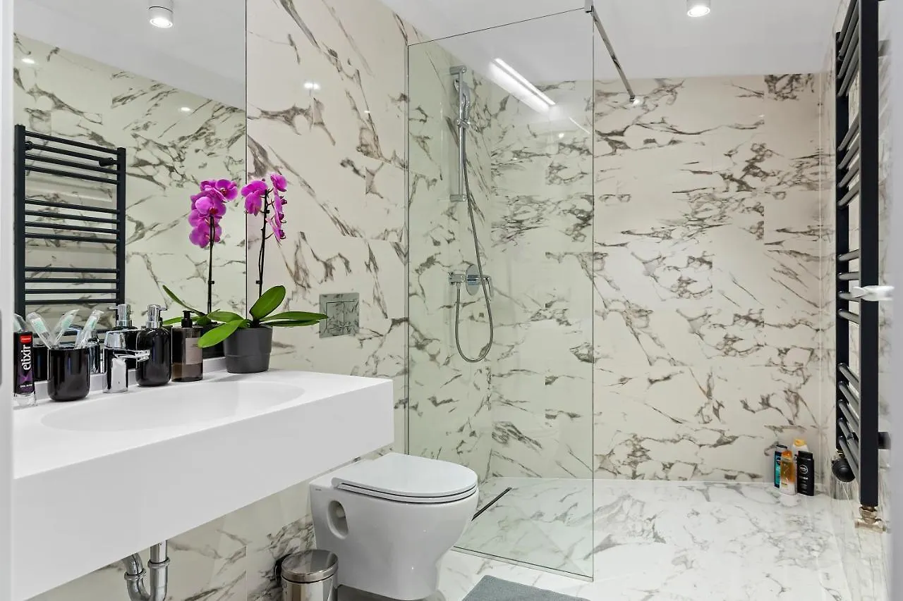 One H Luxury Apartment Bucureşti 0*,  România