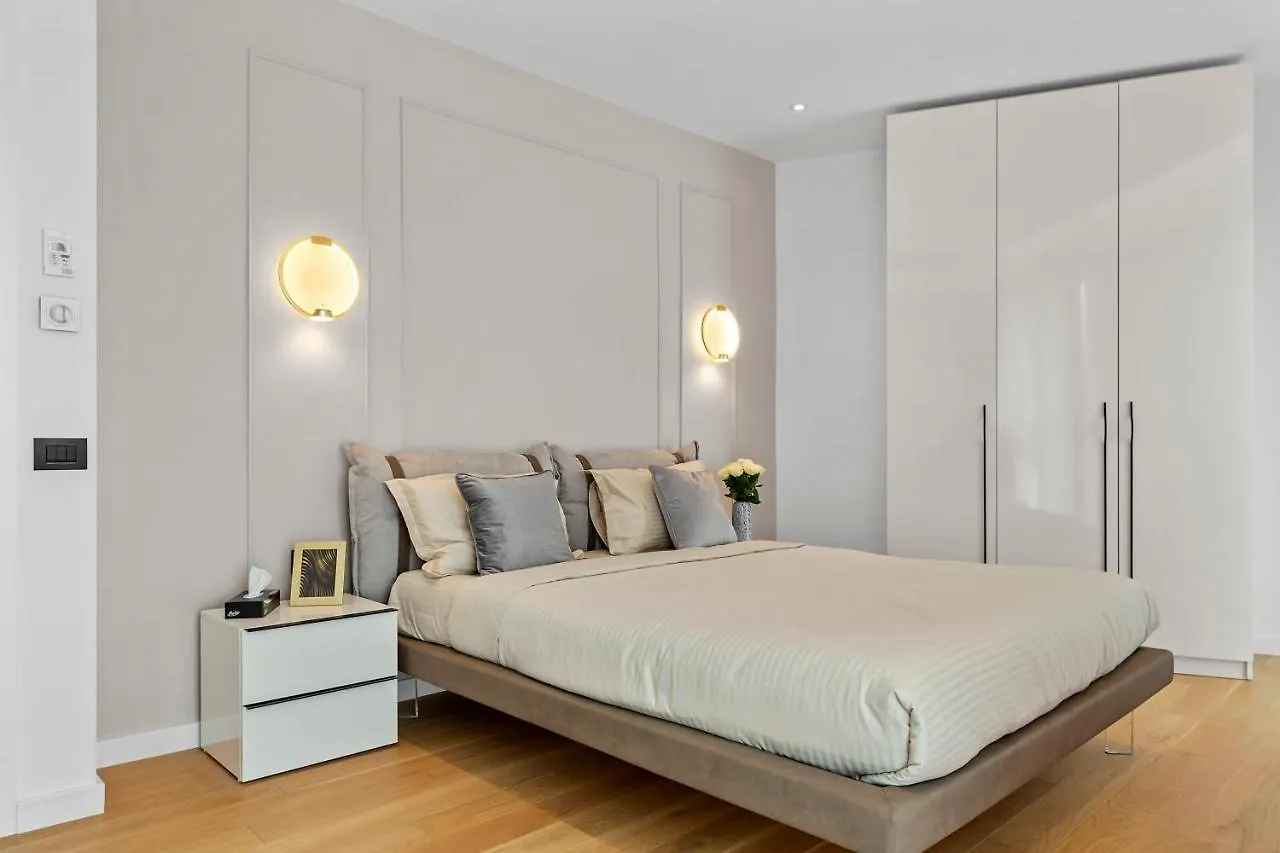 One H Luxury Apartment Bucureşti