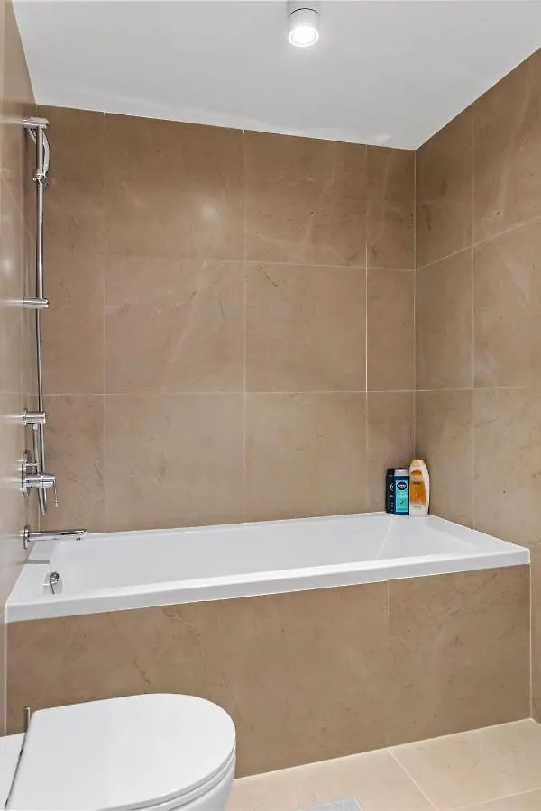 One H Luxury Apartment Bucureşti