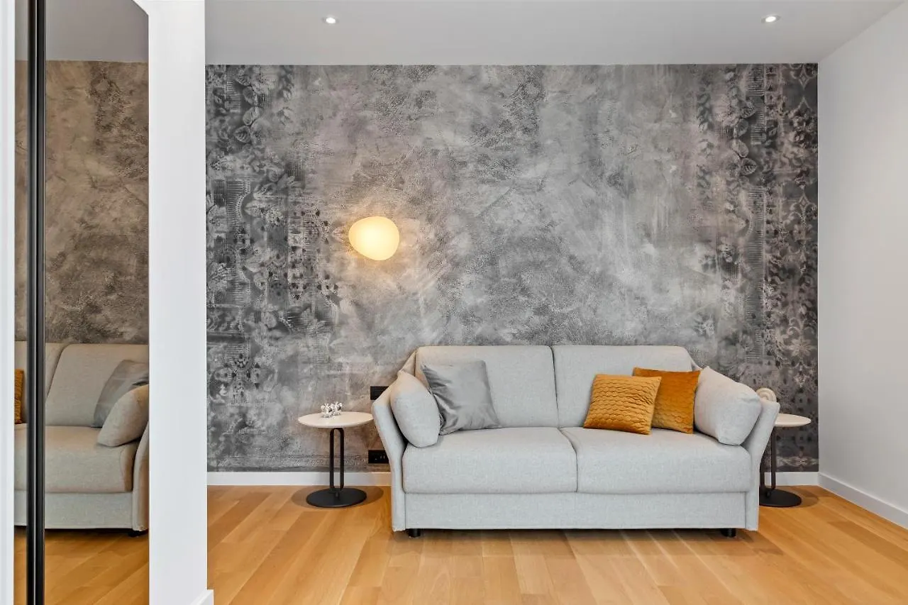 One H Luxury Apartment Bucureşti