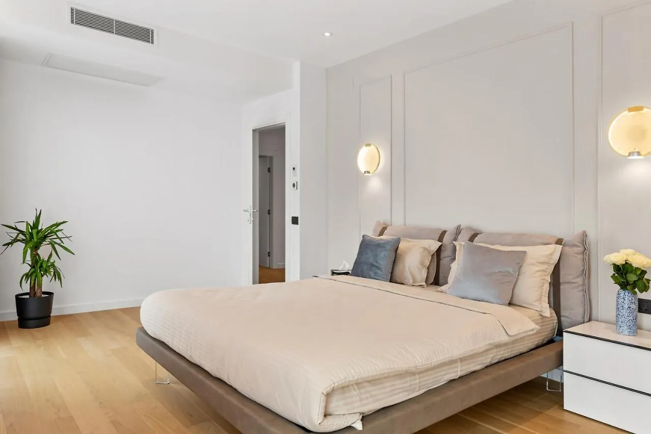 One H Luxury Apartment Bucureşti