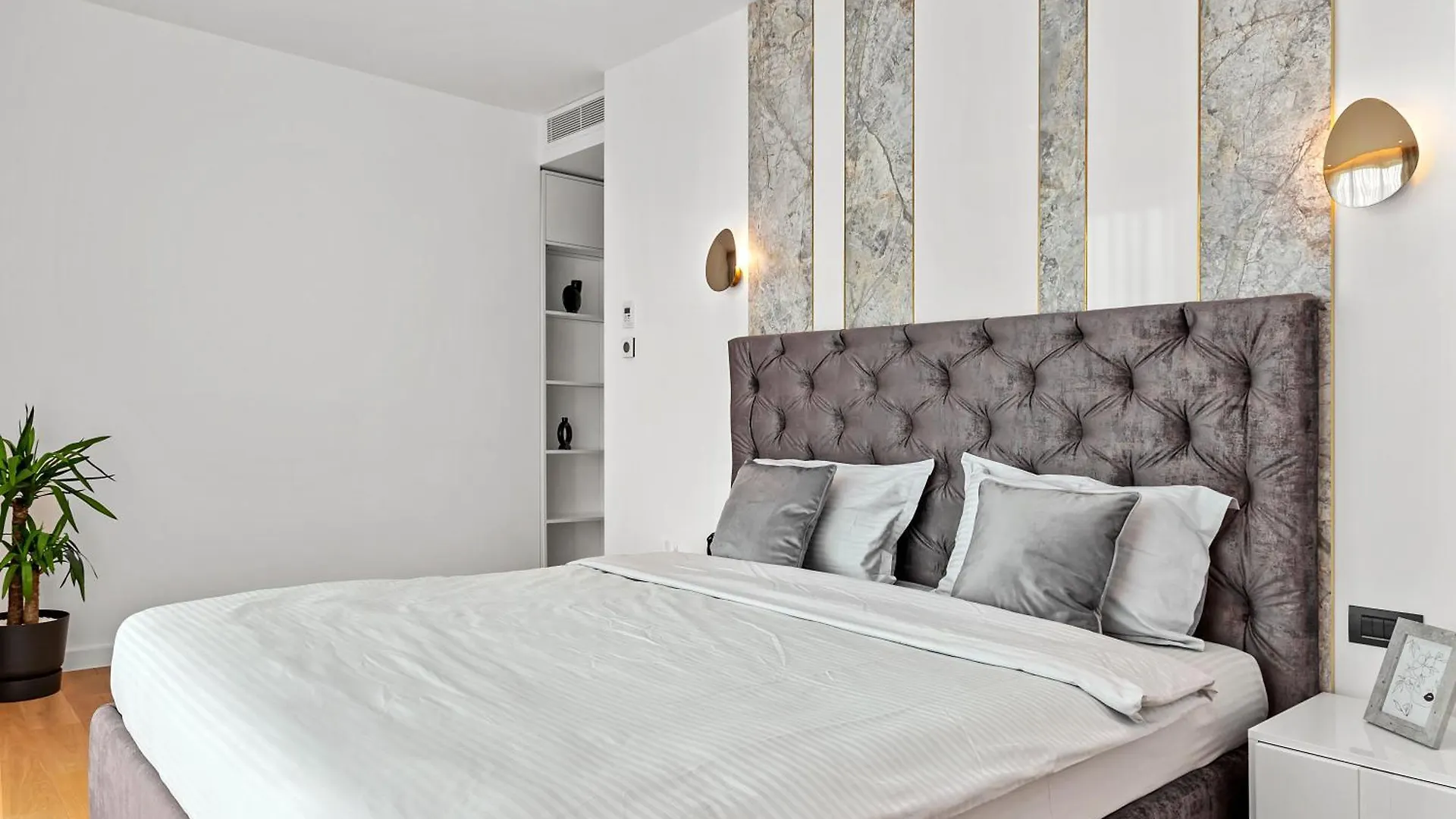 One H Luxury Apartment Bucureşti