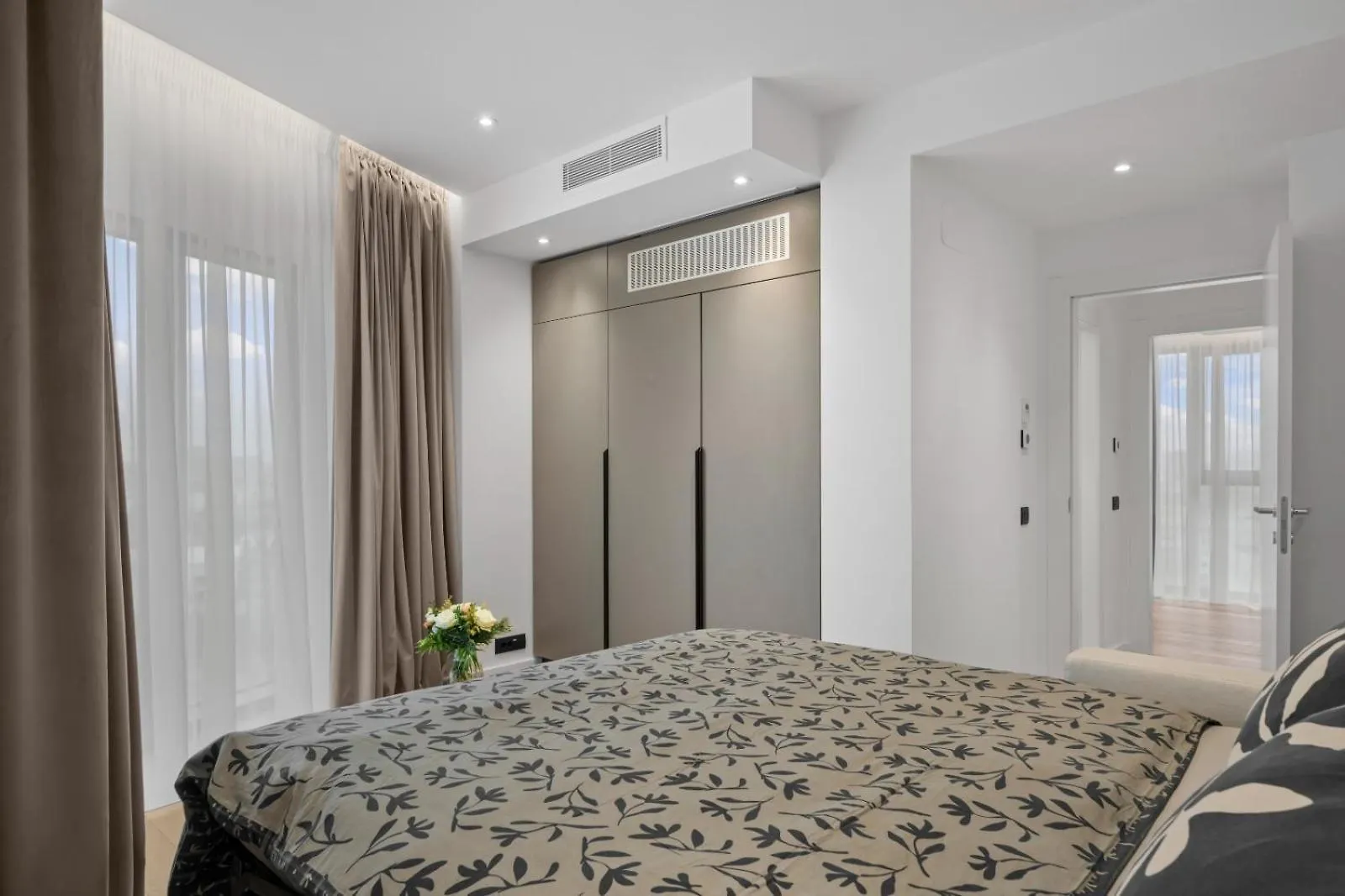 One H Luxury Apartment Bucureşti