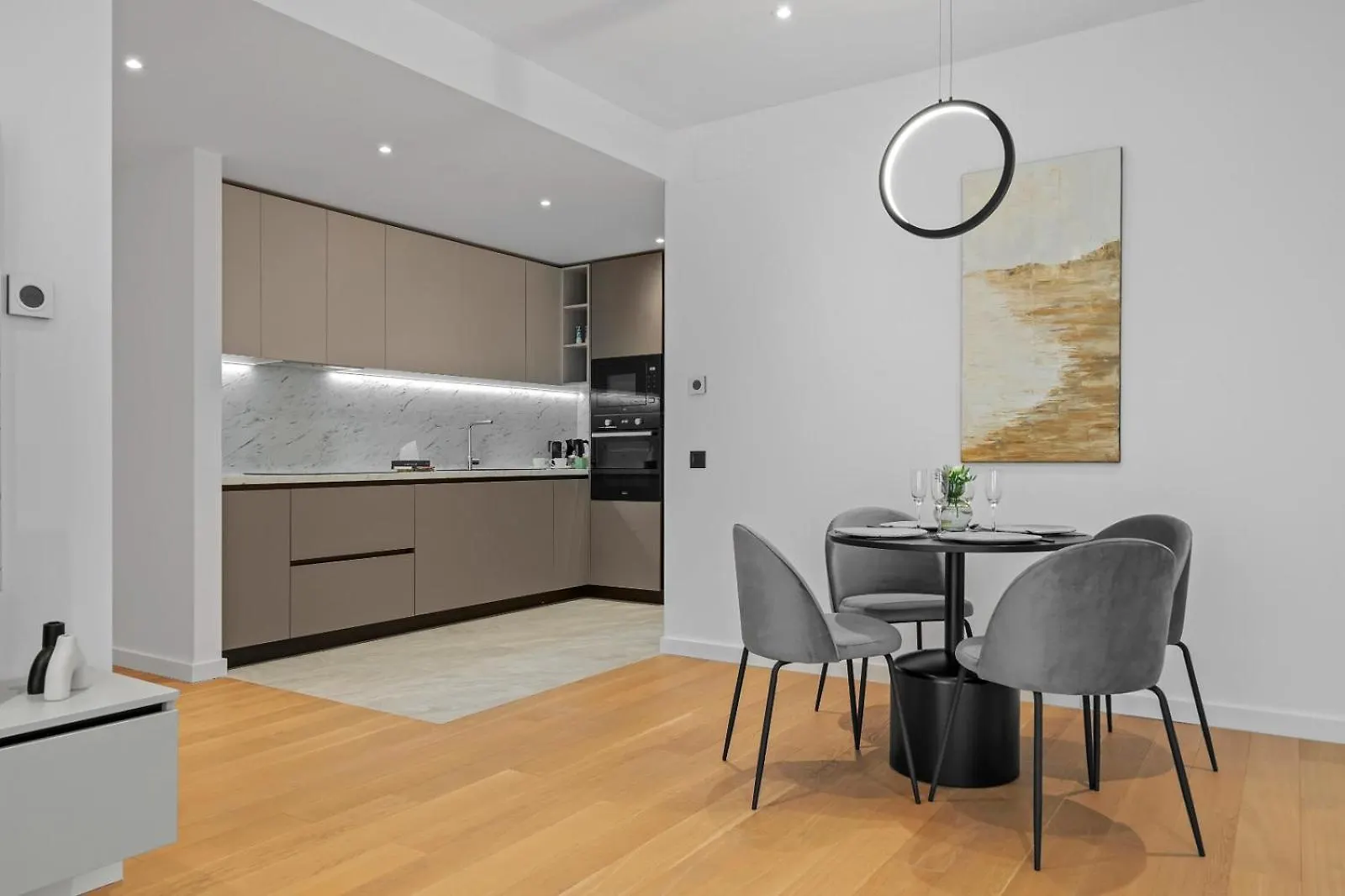 One H Luxury Apartment Bucureşti