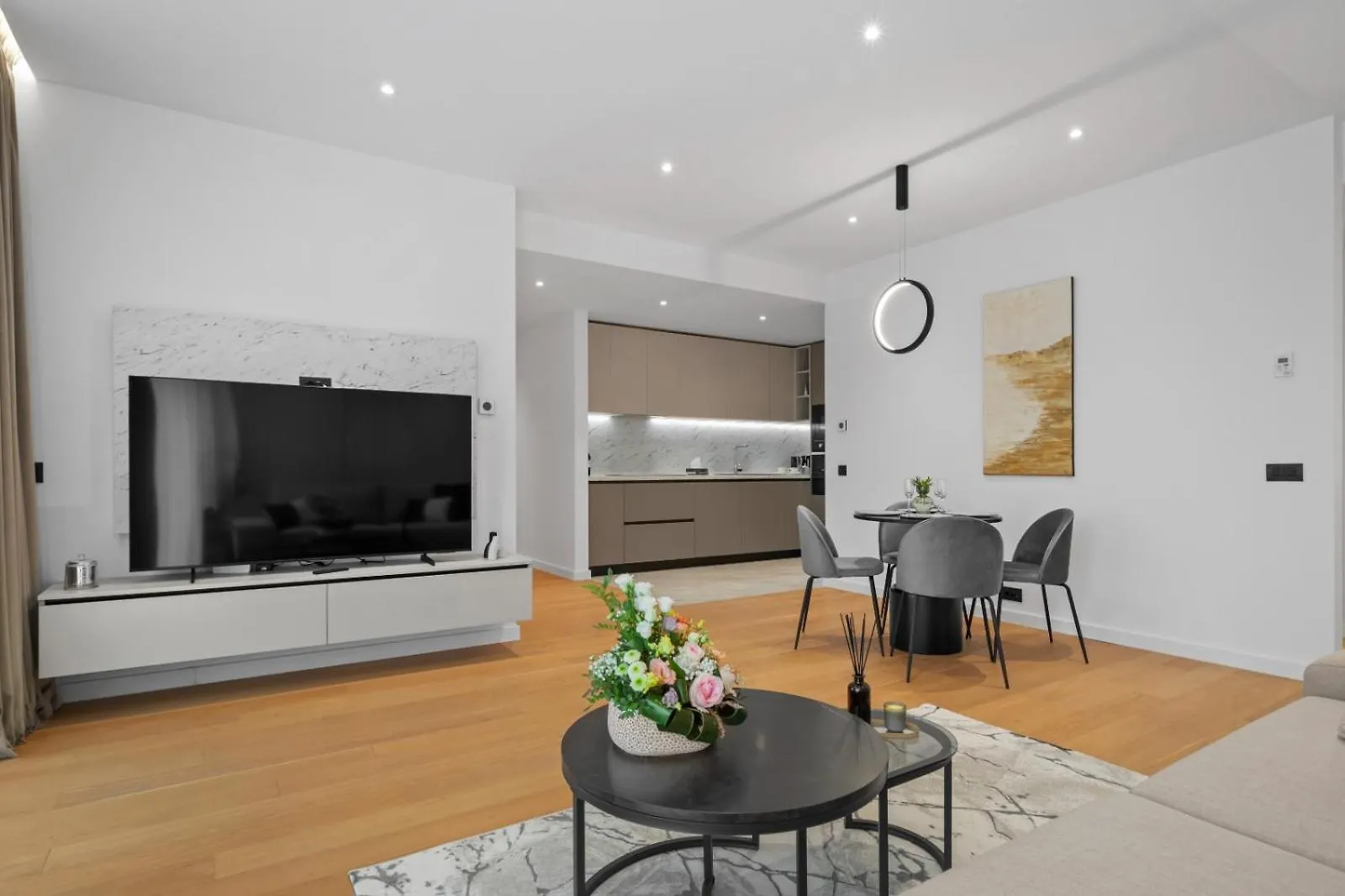 One H Luxury Apartment Bucureşti